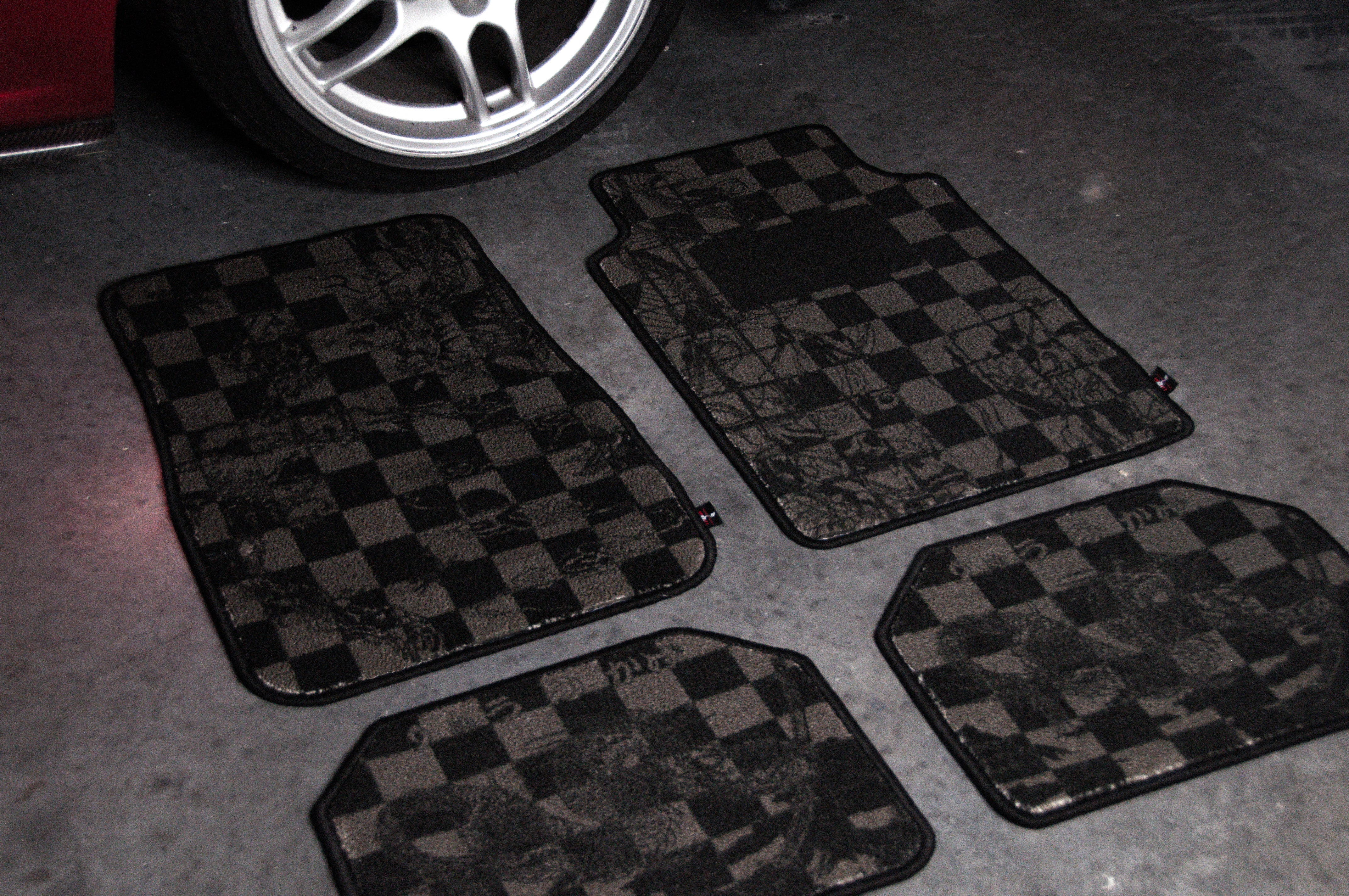 Kami no Ichimatsu | Grey Checkered Floor Mat Set
